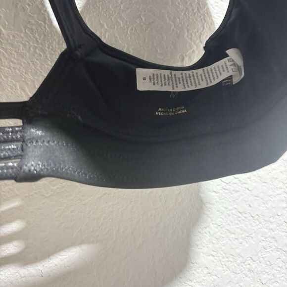 Wildfox Isabella racerback Sports Bra black Shiny Size Medium Athletic - Picture 5 of 8